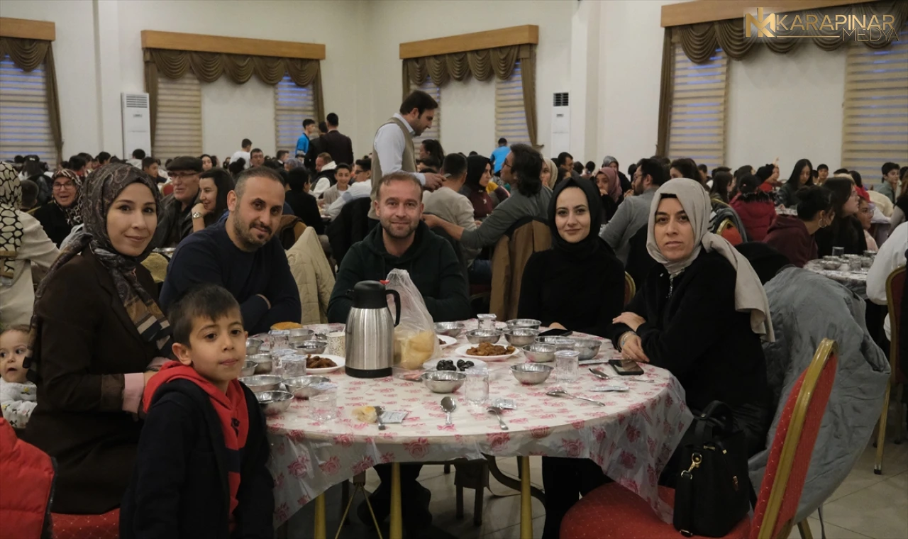 Karapınar Cumhuriyet Ortaokulu'ndan öğrencilerle iftar programı