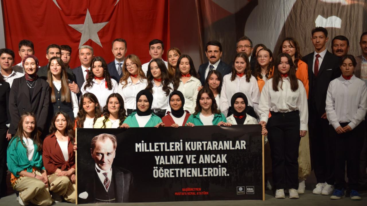 Karapınar’da Öğretmenler Günü İçin Kutlama Programı Yapıldı