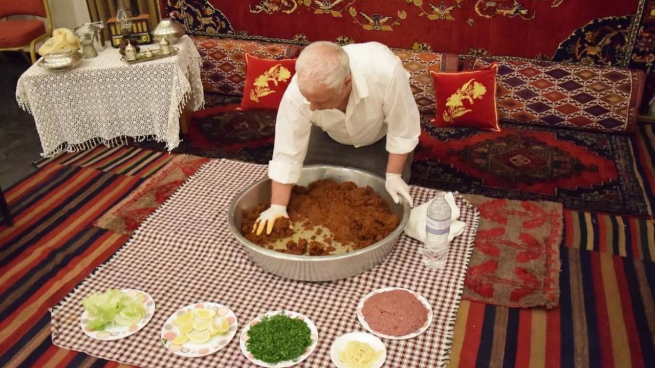 KARAPINAR’DA ÖĞRETMENLER GÜNÜNE ÖZEL SIRA GECESİ COŞKUSU