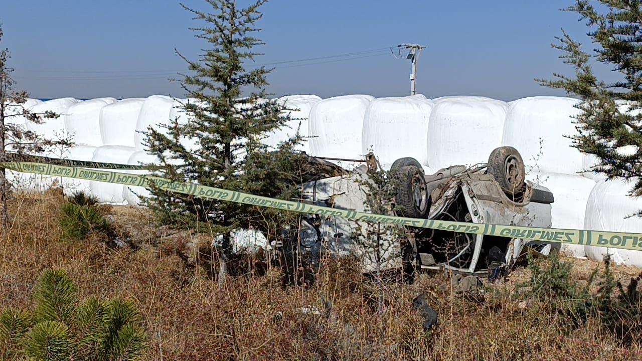 KARAPINAR'DA OTOMOBİL TAKLA ATTI: 1 ÖLÜ, 1 YARALI
