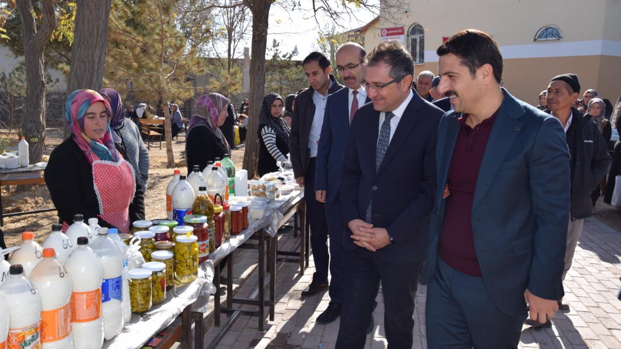 KESMEZ KUR’AN KURSU KERMESİNDE GÖNÜLLÜLER BULUŞTU