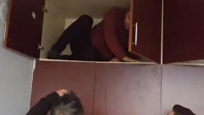 49 Suçtan Aranan Şahıs Gardırop Tepesinde Yakalandı