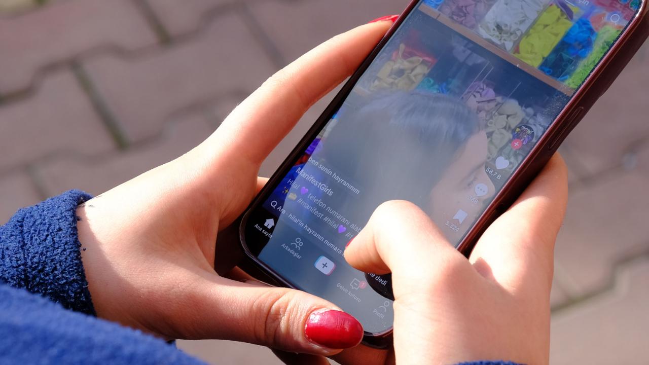 Gençlerde 'Beyin Çürümesi' Alarmı: En Büyük Risk TikTok