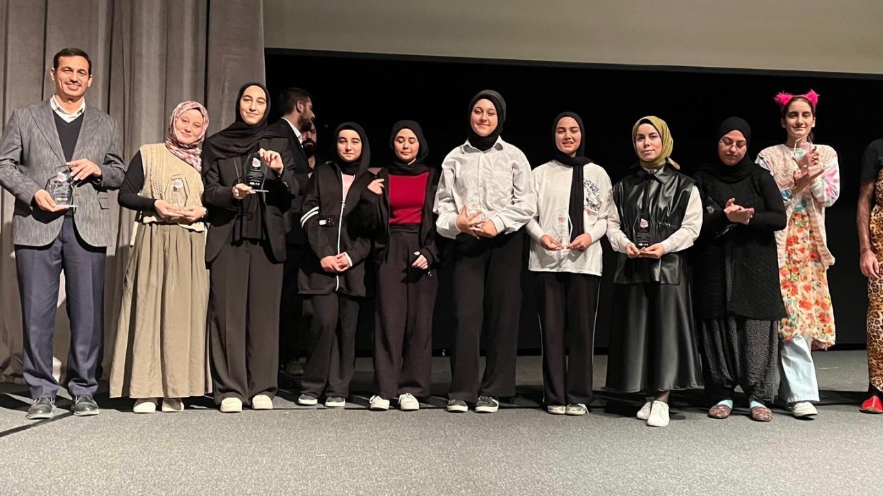 Karapınar’ın Gururu: Kız İHL Tiyatroda Çeyrek Finalde