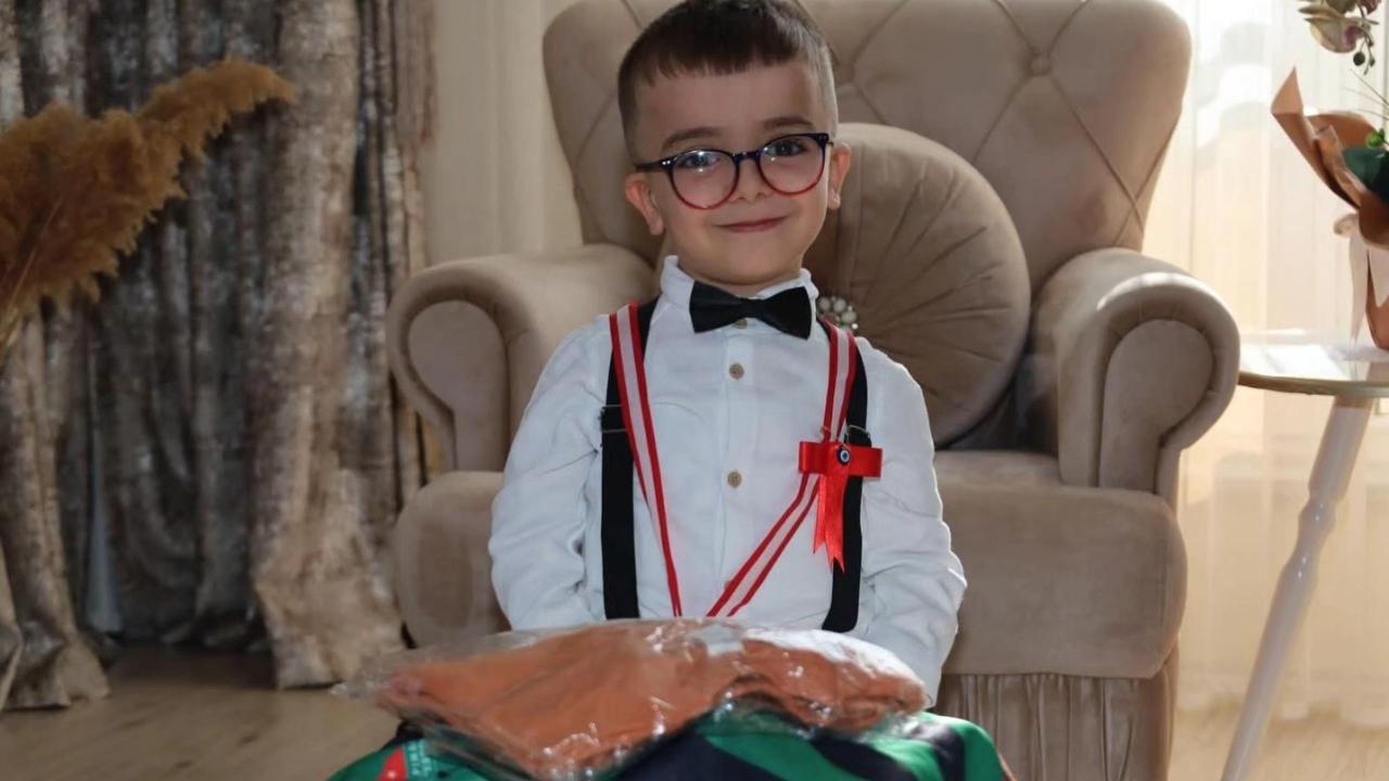Evde Eğitim Gören Hasan Efe’nin Karne Mutluluğu