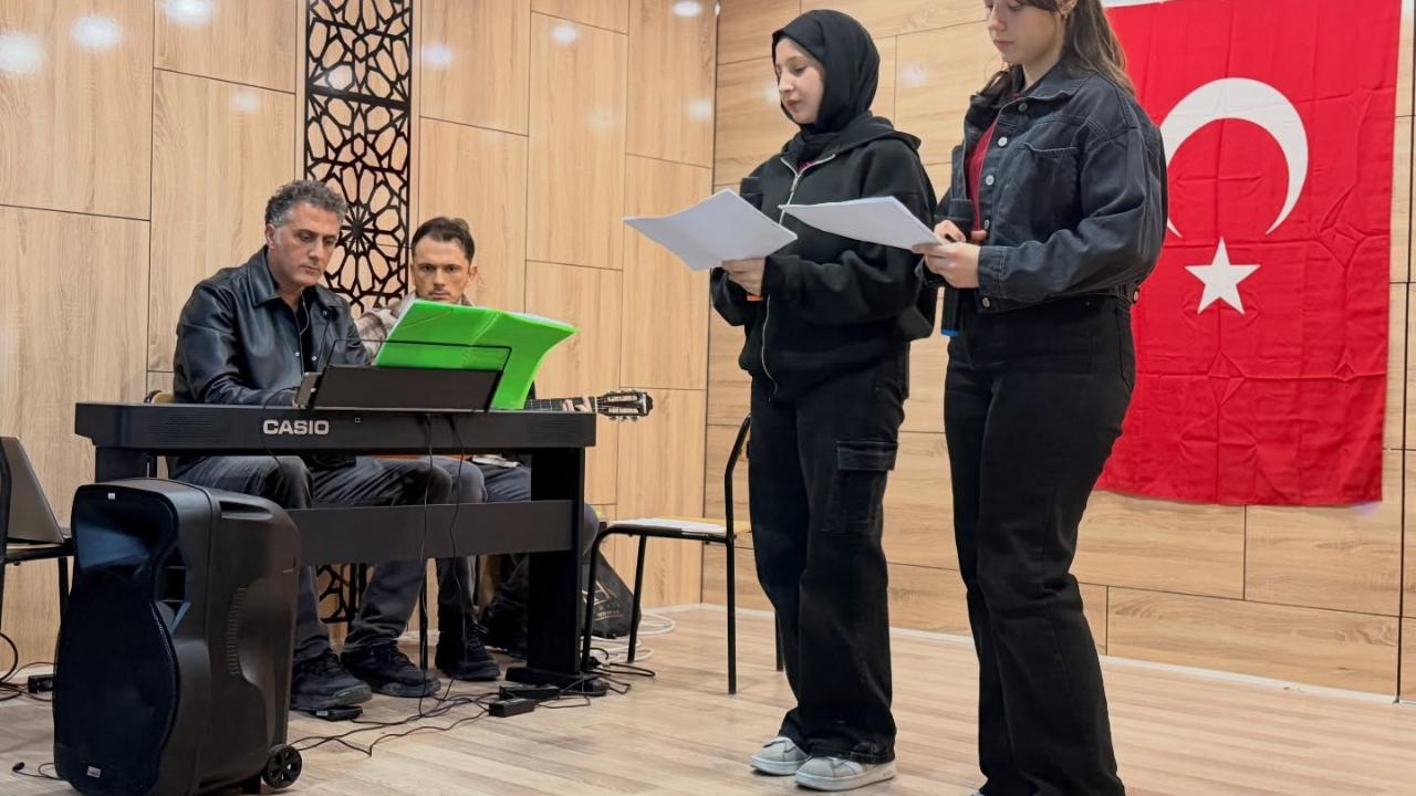 Karapınar Meke Anadolu Lisesinde Bayrak Sevgisi