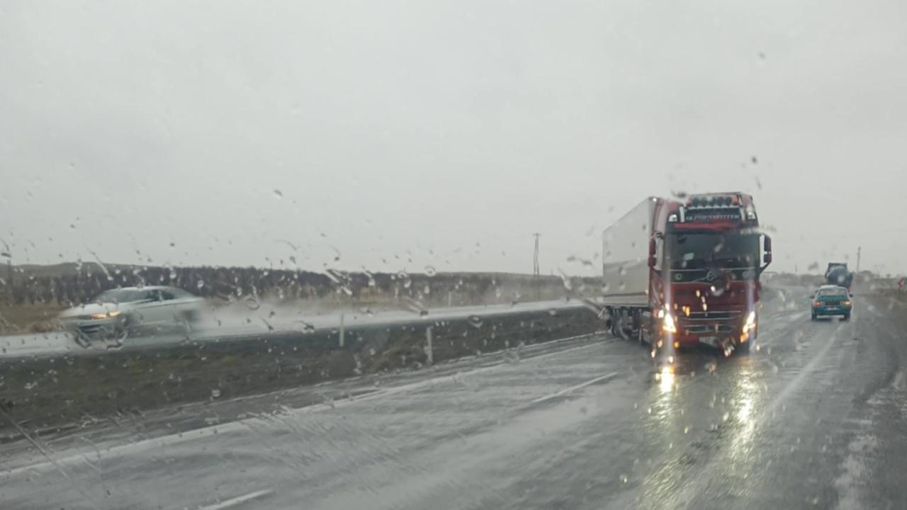 Karapınar’da Fırtına: TIR Refüjü Aştı, Facia Döndü