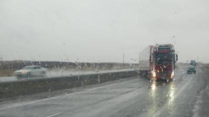 Karapınar’da Fırtına: TIR Refüjü Aştı, Facia Döndü