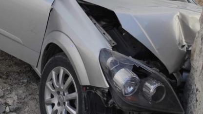 Kontrolden Çıkan Otomobil Duvara Çarptı: 4 Yaralı