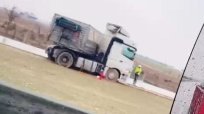 Karapınar'da Yağmur Nedeniyle TIR Yoldan Çıktı