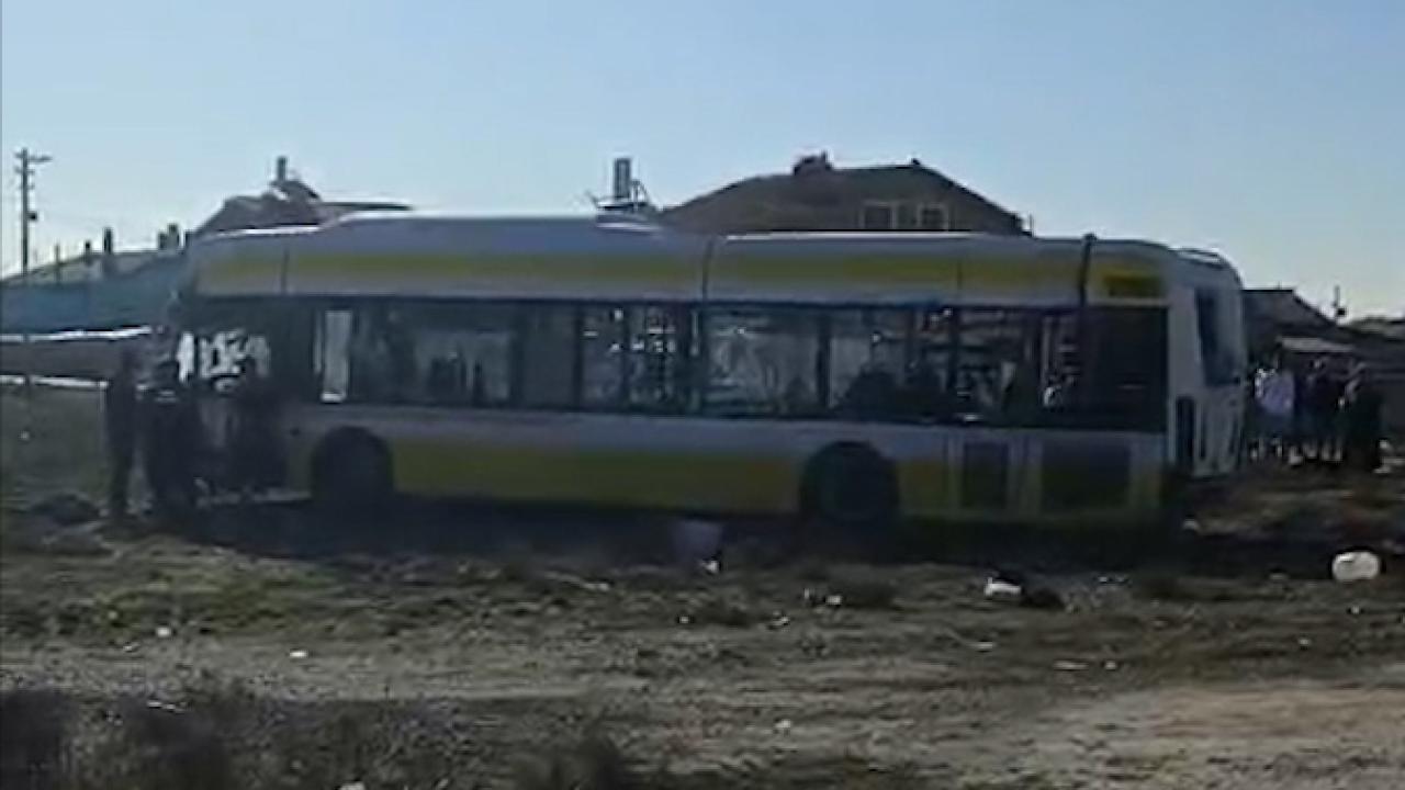 Konya'da Öğrenci Servisi ve Otobüs Çarpıştı