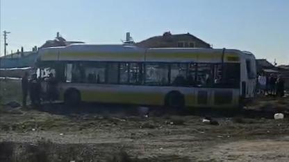 Konya'da Öğrenci Servisi ve Otobüs Çarpıştı