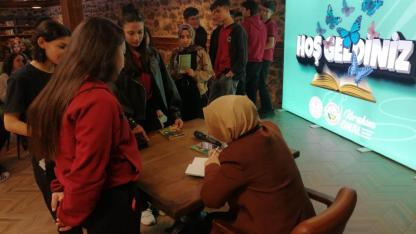 Karapınar'da Gençler Yazar Uysal ile Buluştu