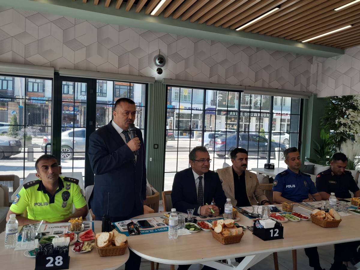 KARAPINAR'DA MUHTARLAR KAHVALTIDA BULUŞTU