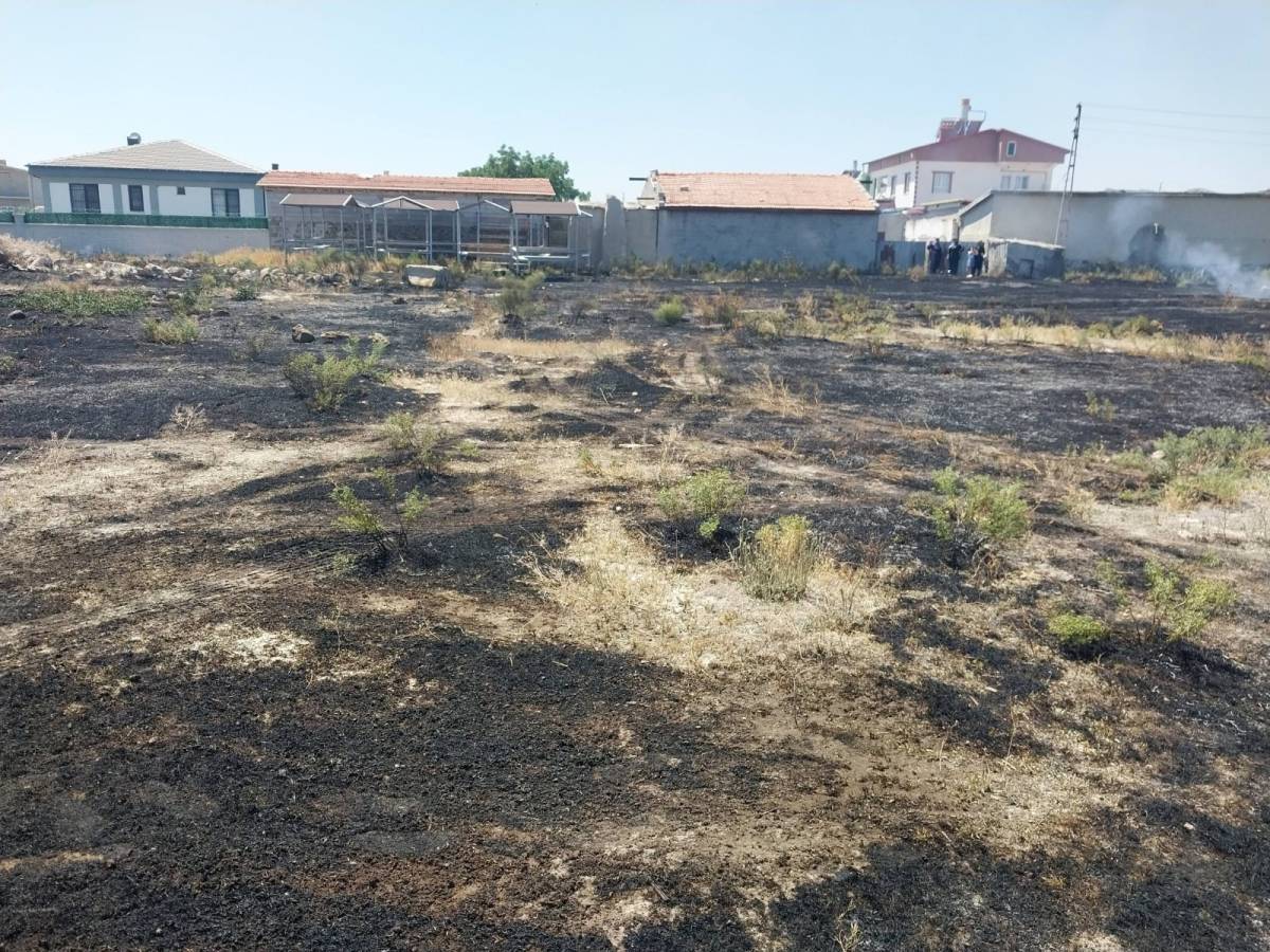 Karapınar’da Korkutan Ot Yangını Ucuz Atlatıldı